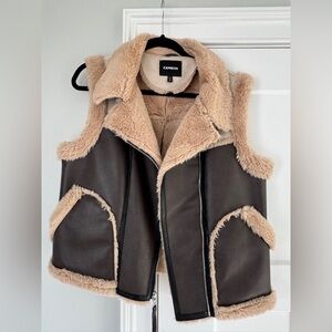 Express Women's Dark Brown and Cream Shearling Vest 🐻
